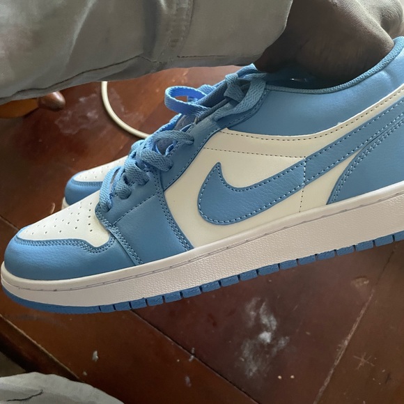 Brand new UNC Jordan 1 Low - Picture 3 of 7